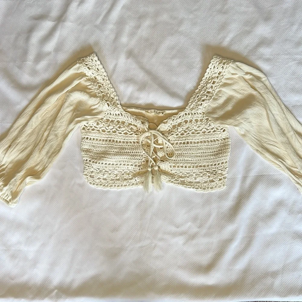 lla Illa Embroidered Tassle Tie CroppedTop Size M